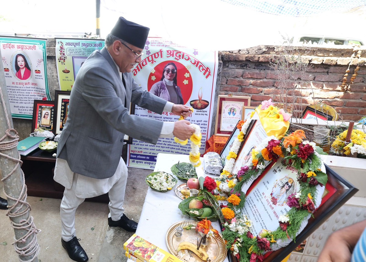 प्रधानमन्त्रीसहितले दिए सुर्खेत पुगेर डा. सञ्जु खड्कालाई श्रद्धाञ्जली